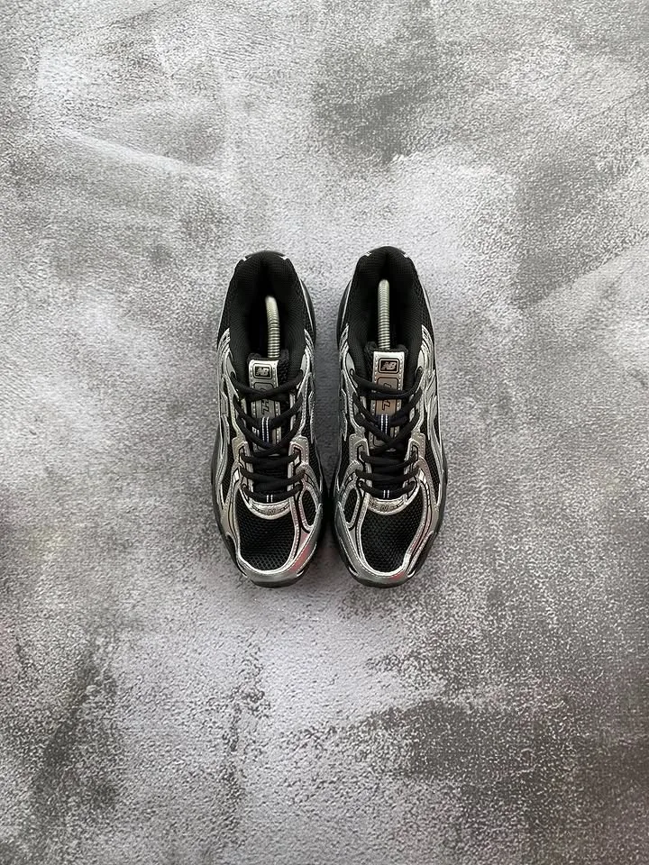 New Balance 740 Black Silver