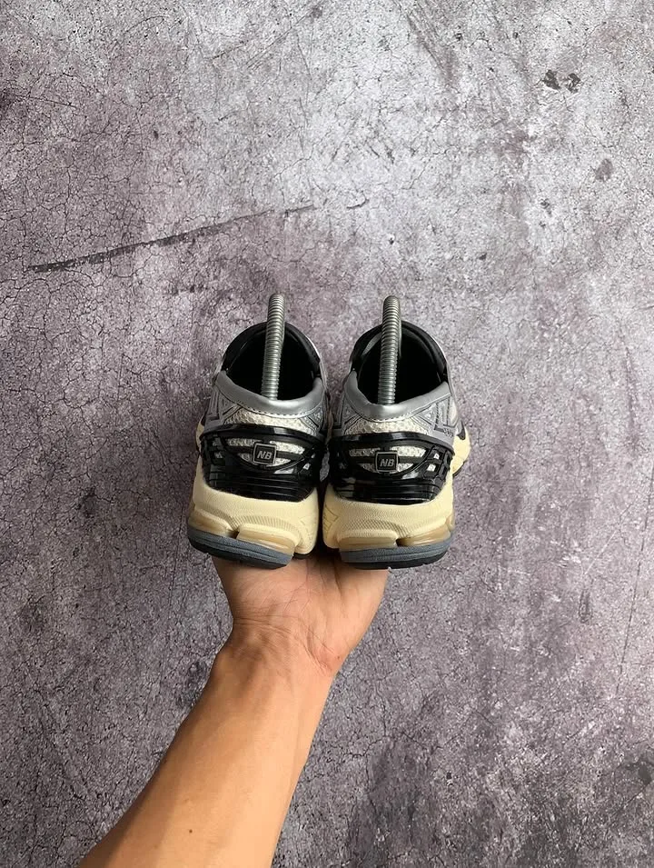 New Balance 1906L Loafer Silver cream black