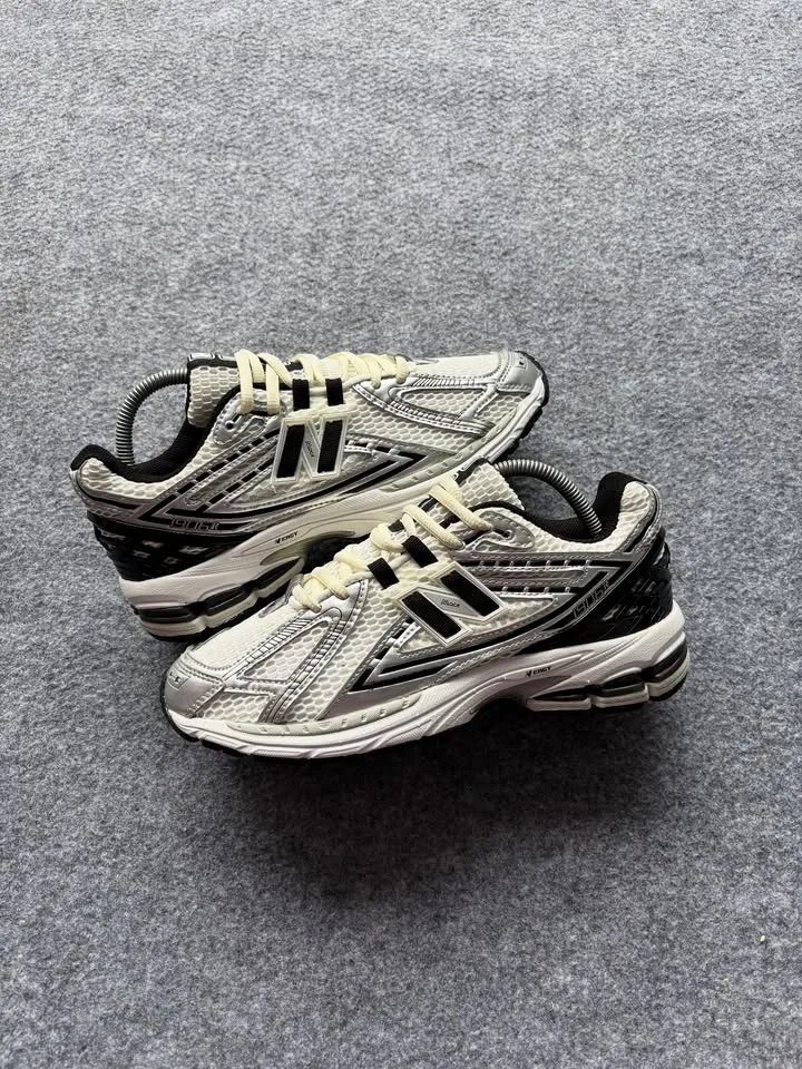 New balance 1906R