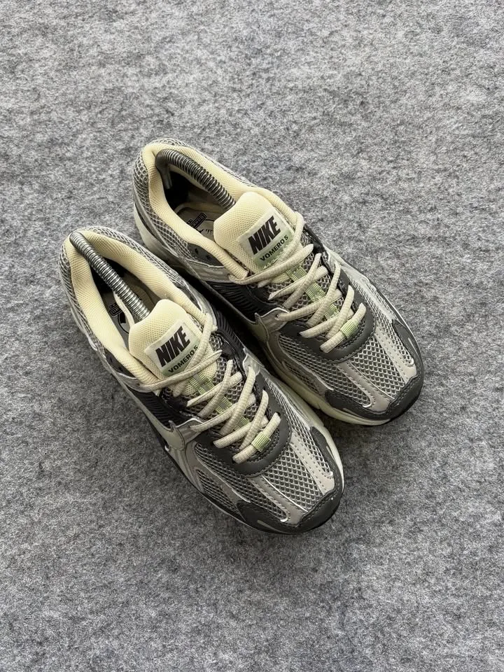 Nike vomero 5