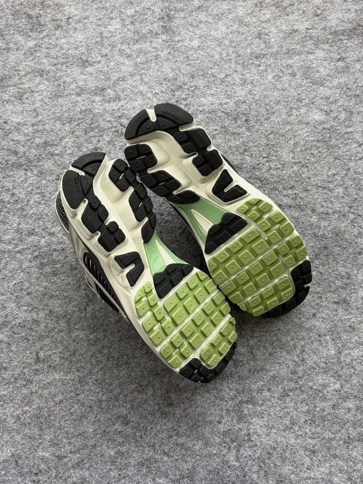 Nike vomero 5