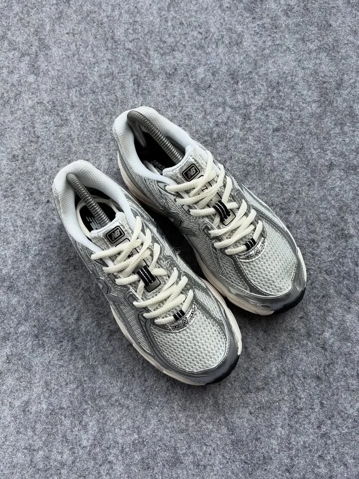 New balance 740