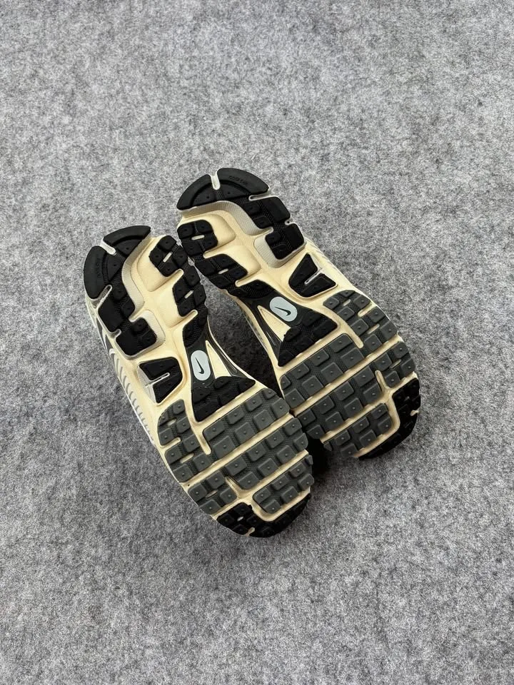 Nike vomero 5
