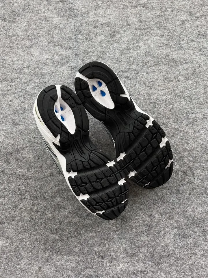 New balance 740