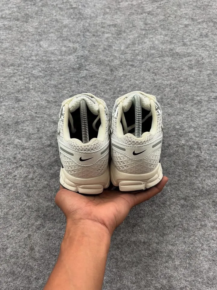 Nike vomero 5