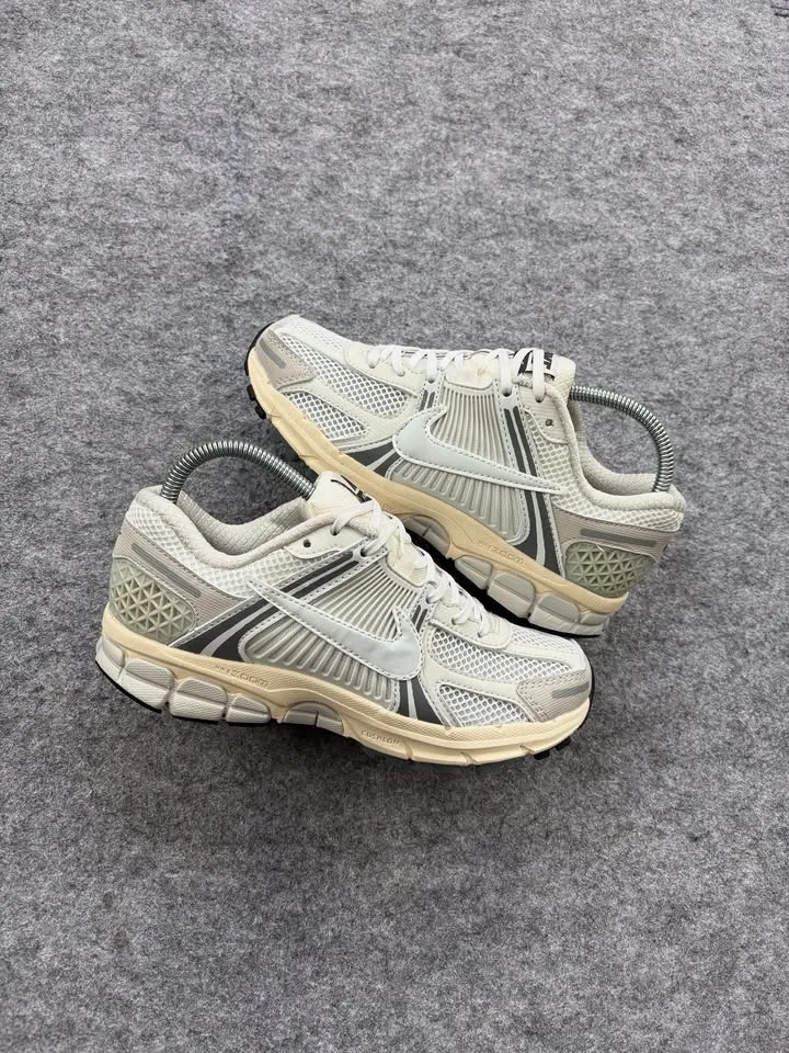 Nike vomero 5