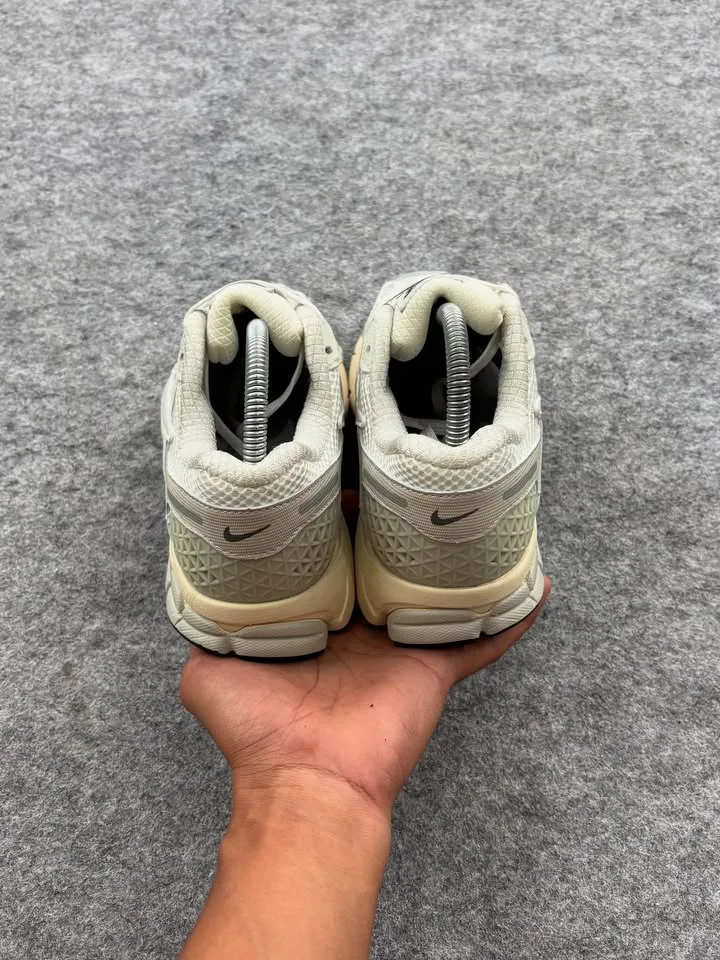 Nike vomero 5