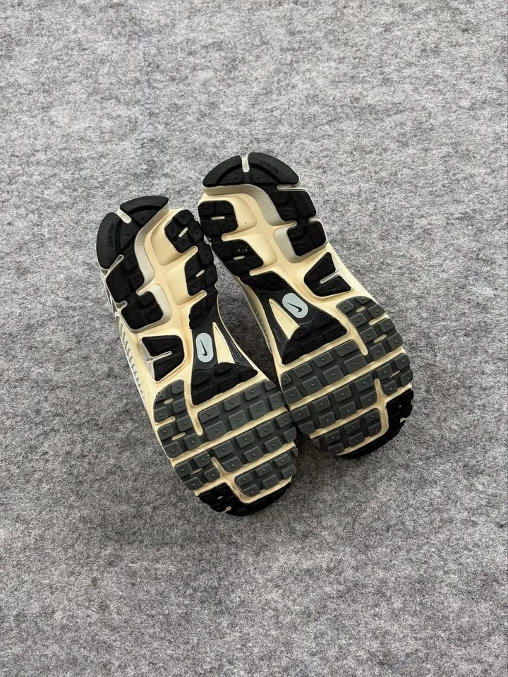 Nike vomero 5